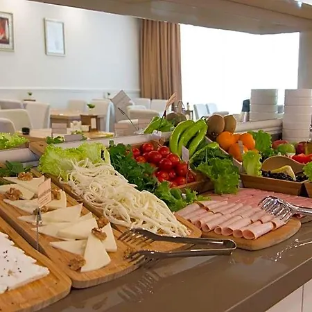 Goldhan Hotel 4*